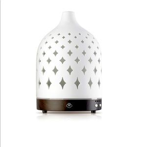 Serene House Supernova Electric Aromatherapy Diffuser & 3 essential oils NEW